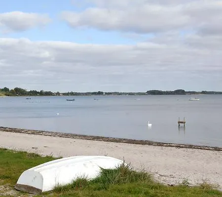 Three-bedroom Holiday In Bjert 4